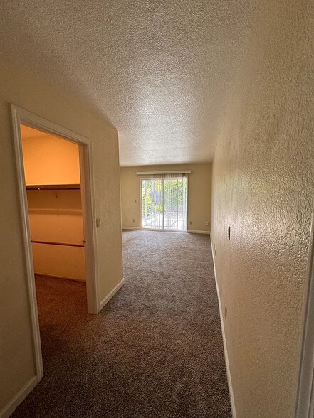 Building Photo - 5327 Hillsdale Blvd