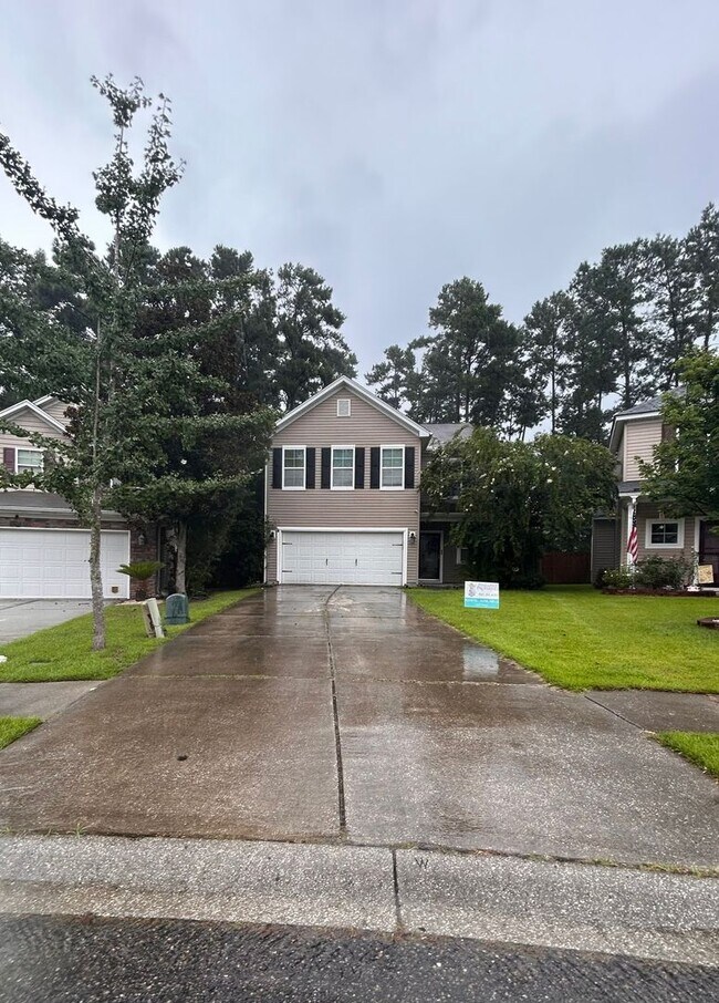Building Photo - 3706 Crescent Way