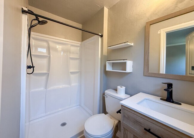 Building Photo - 5 Bedrooms | 3 Bathrooms | 2 Car Garage | Moore Schools