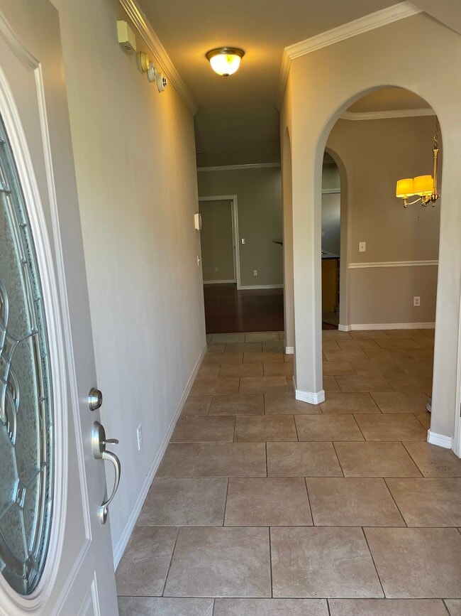 Building Photo - 11220 S Cedar St