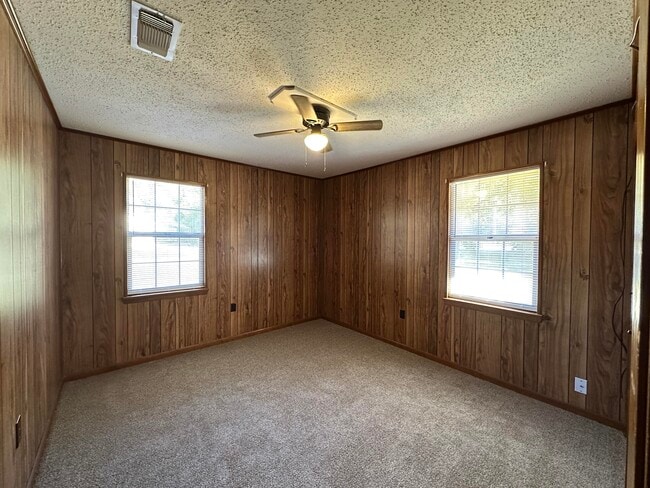 Building Photo - 697 Green St