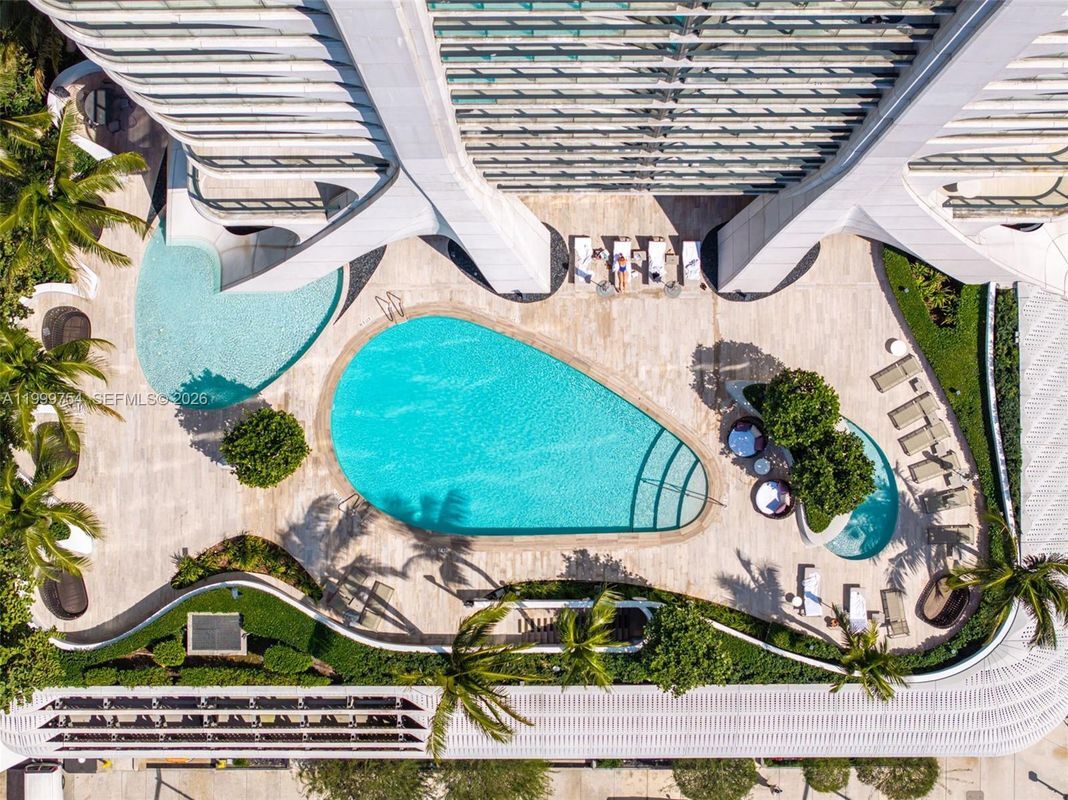 Building Photo - 1000 Biscayne Blvd