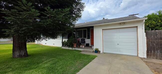 Primary Photo - 1021 Buckeye Dr