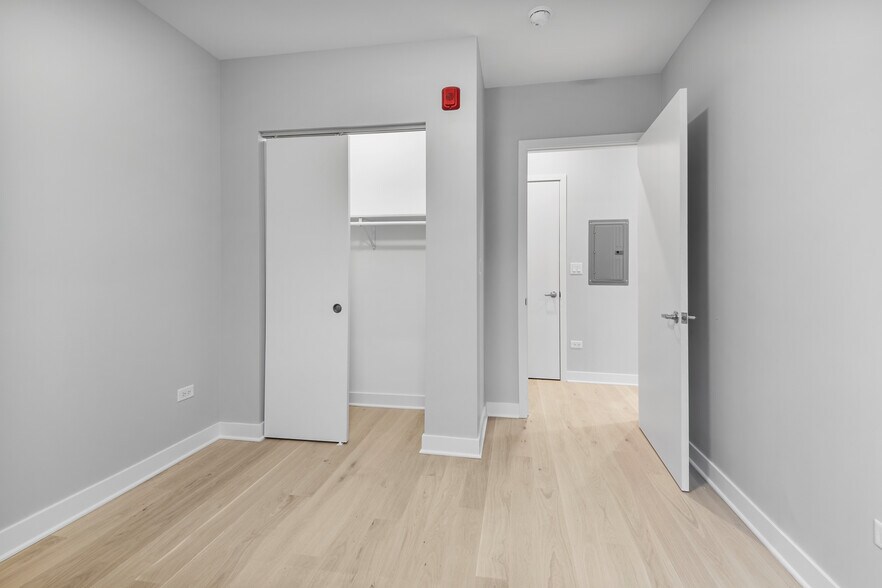 Building Photo - 4637 N Ashland Ave