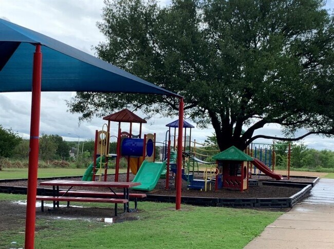 Building Photo - 11224 Dunlop Terrace