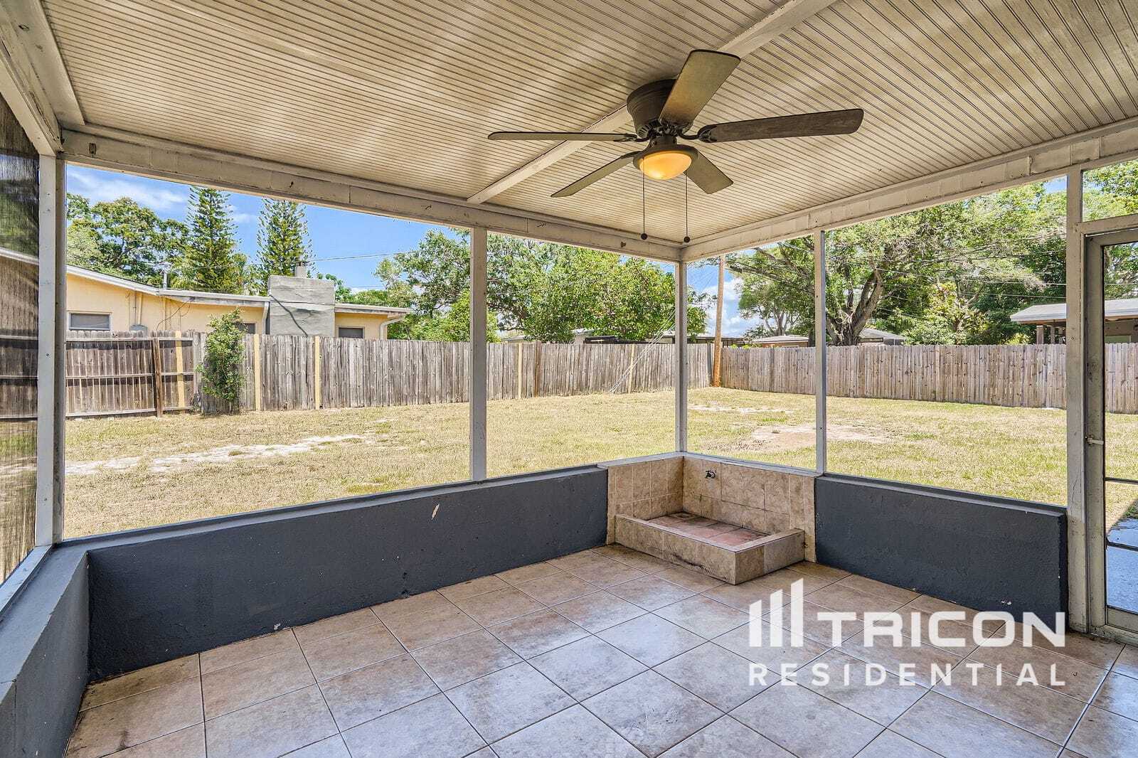 Building Photo - 2730 Avocado Dr