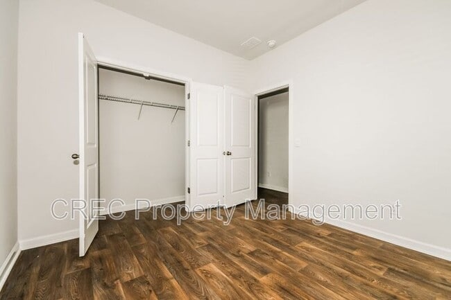 Building Photo - 928 Woodside Creek Ln