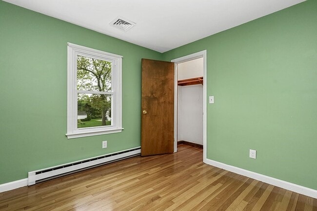 Building Photo - 72 Westfield Dr