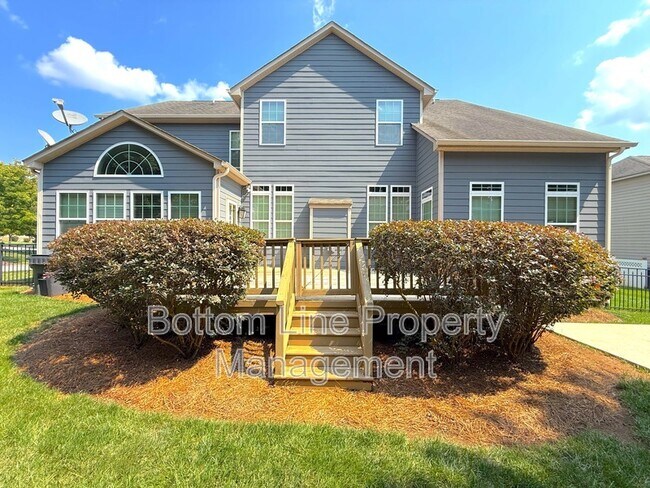 Building Photo - 15007 Skypark Dr