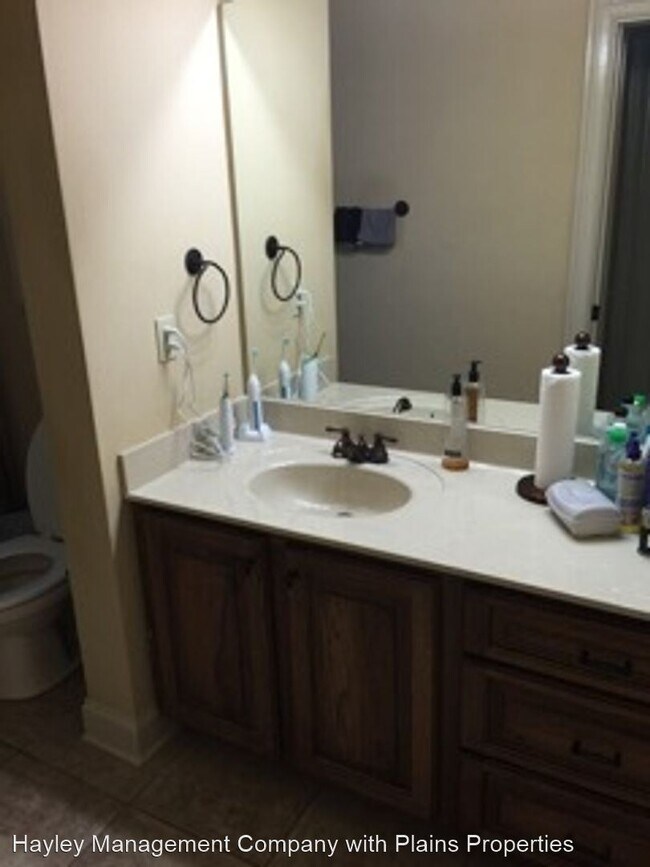 Building Photo - 3 br, 3.5 bath House - 1082 Runningvine Lane