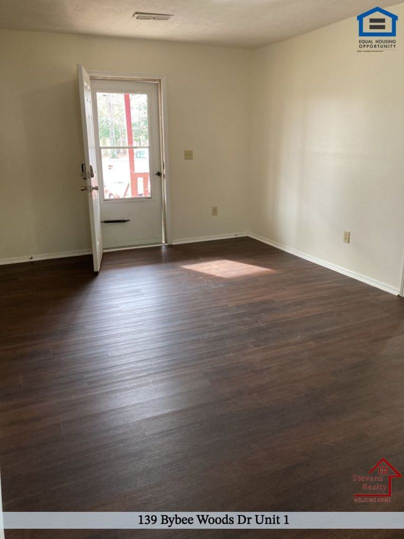 Building Photo - 139 Bybee Woods Dr