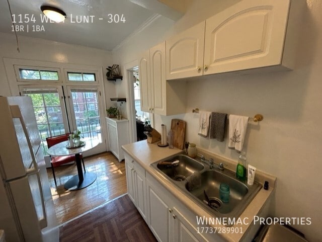 Building Photo - 1154 West Lunt-304