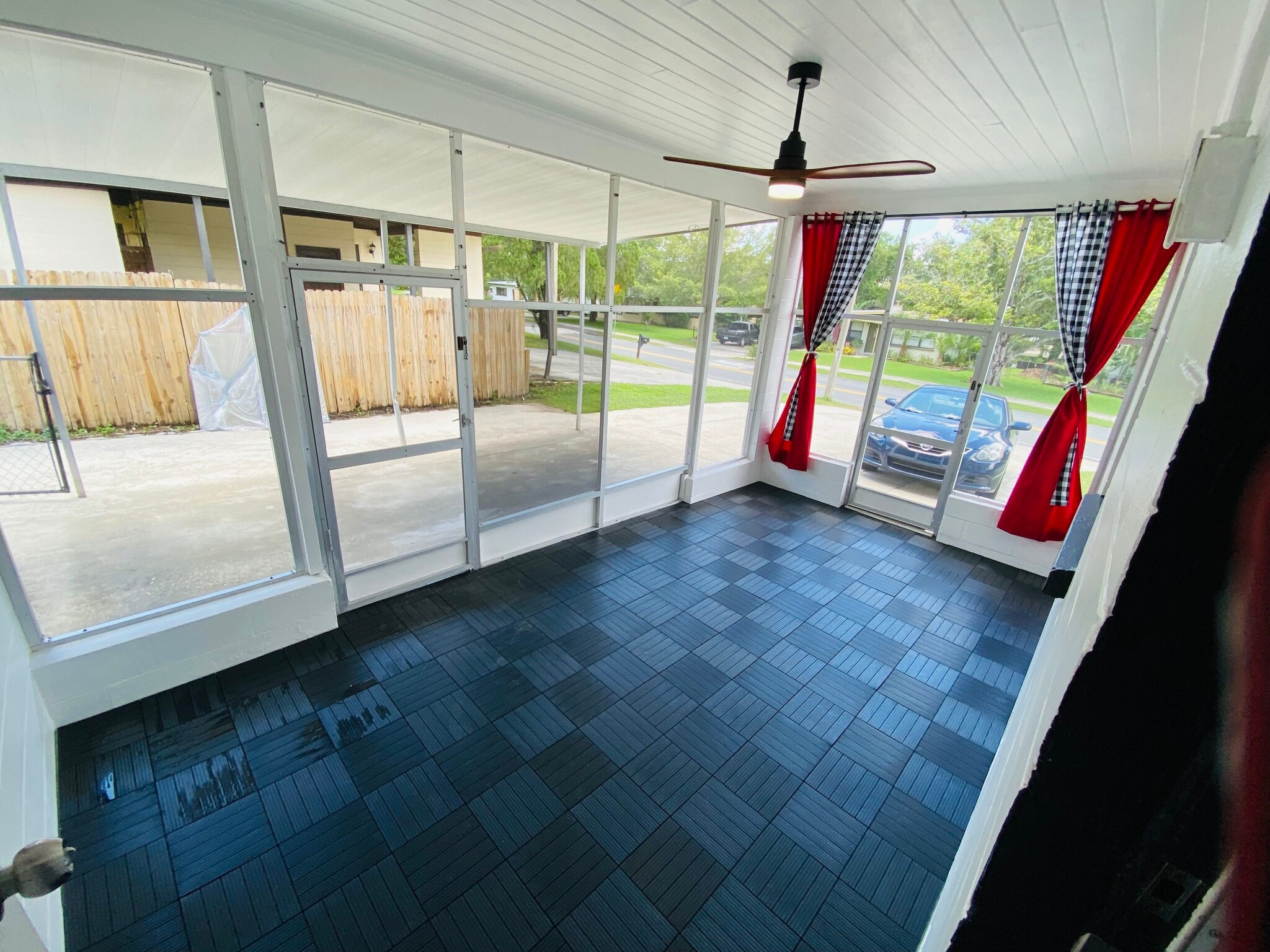 Lanai - 409 Westover St
