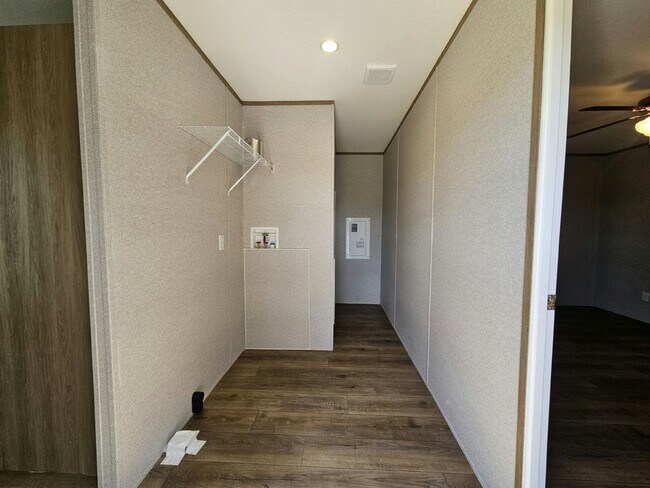 Building Photo - 491 Suwanee Dr