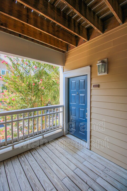 Building Photo - 600 Bucksley Ln