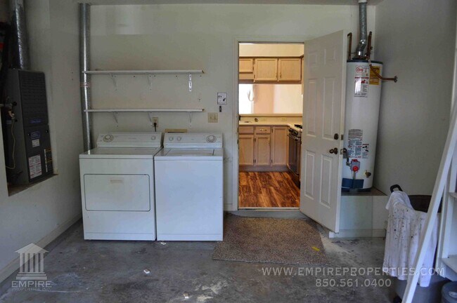 Building Photo - Beautiful townhome nestled in Killearn Acres