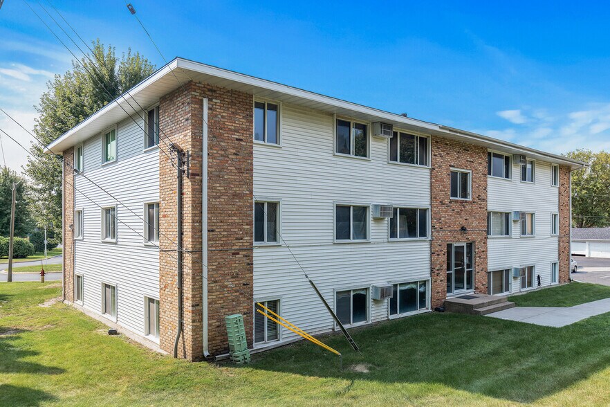 Building Photo - 2720 Rosalyn Ct