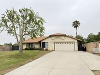 Building Photo - 560 S Quince Ave