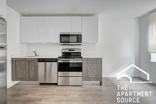 Building Photo - 940 W Winona St