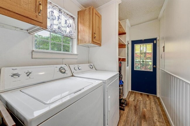 Building Photo - 241 Glenwood Dr