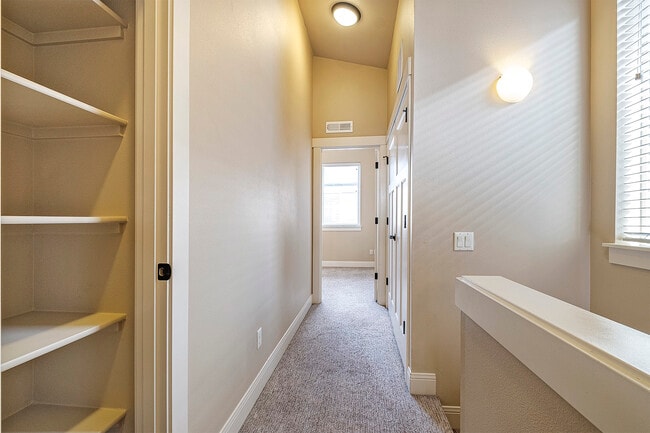 Building Photo - 14427 SW Meridian St