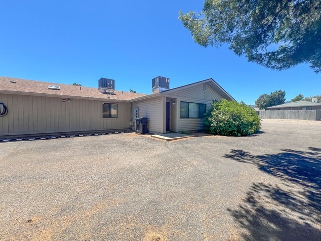 Building Photo - 2587 Quirt Cir