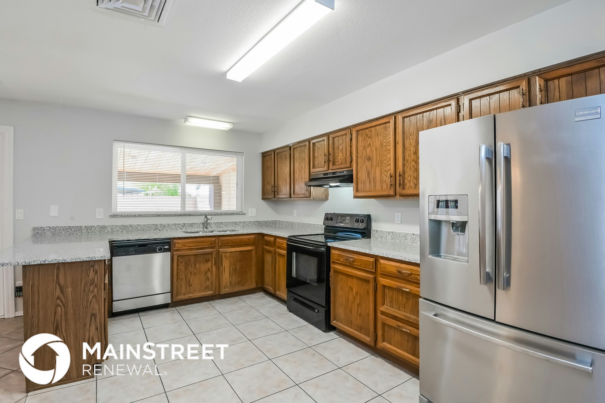 Building Photo - 2255 E Gable Ave