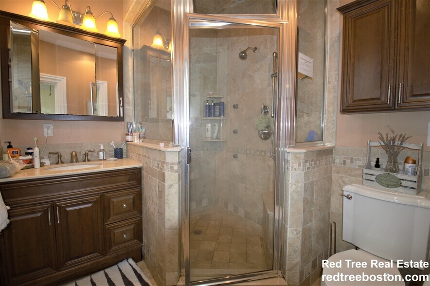 Building Photo - 55 Hobart St