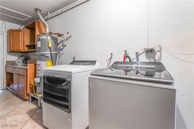 Building Photo - 2419 E Vegas Valley Dr