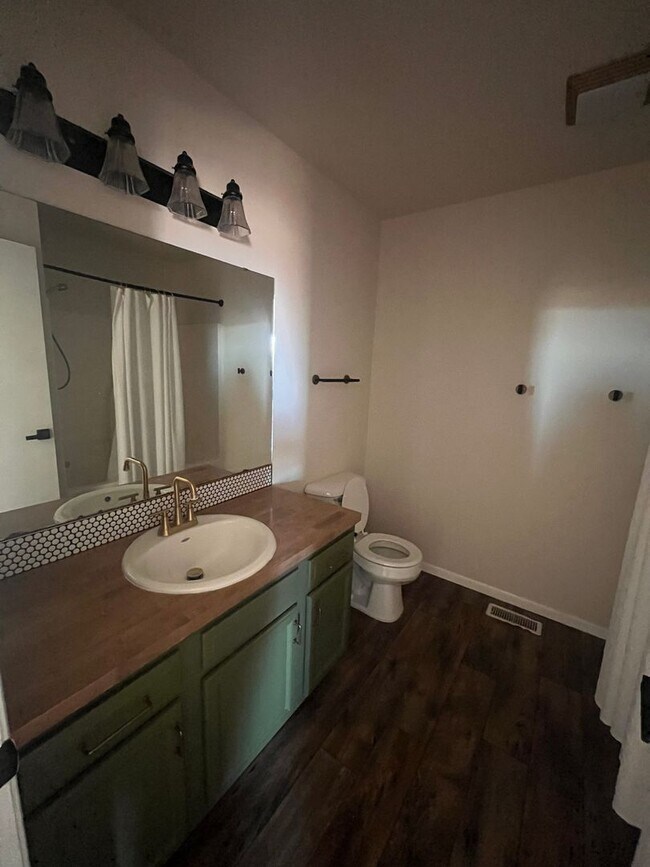 Building Photo - 16785 Huntington Ln