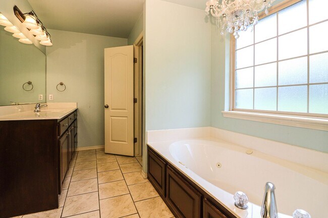 Building Photo - New vinyl plank in bedrooms, hall, new paint, new heat & air conditioning system 2025, large livi...