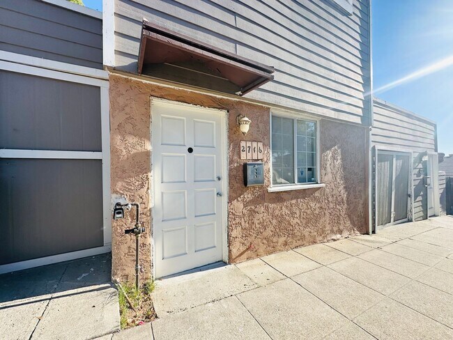 Building Photo - Medlow Apartments