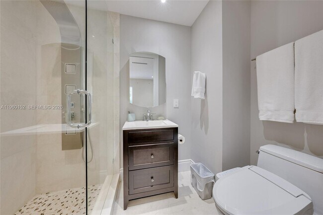 Building Photo - 520 N Pkwy