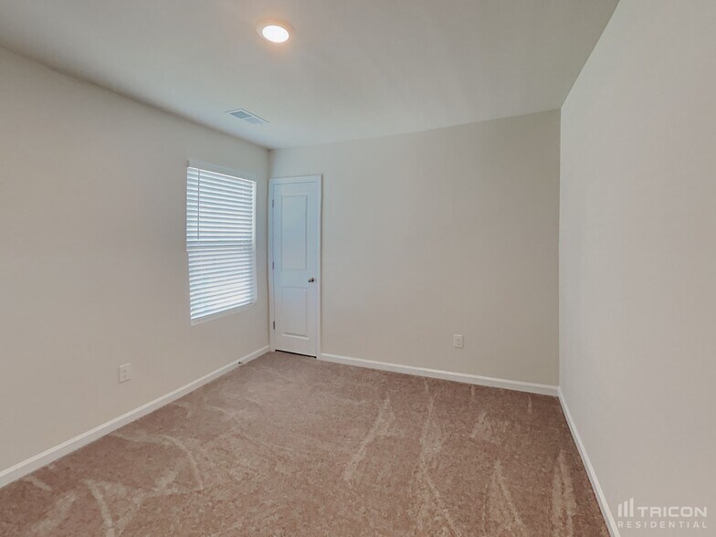 Building Photo - 1361 Woodhouse Dr