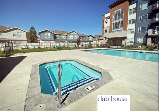 Building Photo - Great 3 Bed 2 Bath Sandy Condo!!