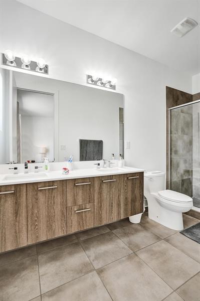 Building Photo - 480 NE 35th Ct