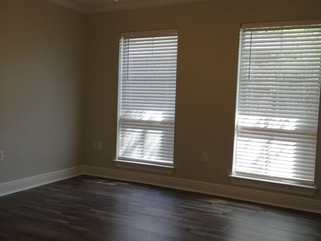 Building Photo - Beautiful Rental in Rolling Meadows
