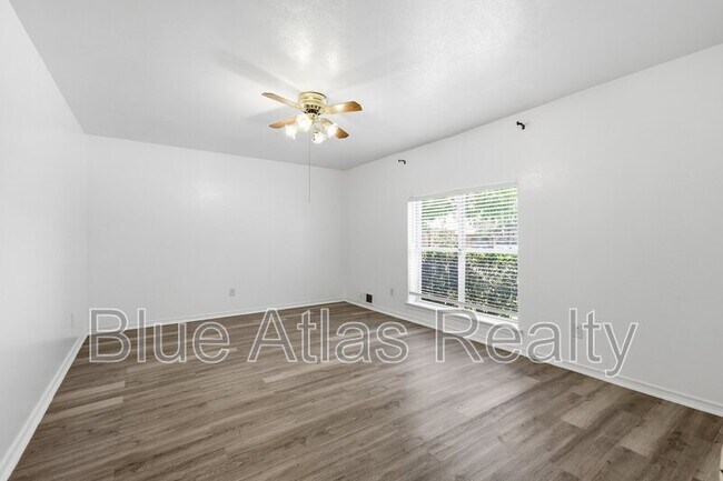Building Photo - 7747 Dentcrest Dr