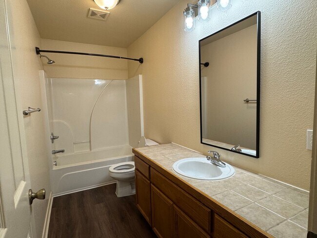 Building Photo - 220 Sandstone Dr