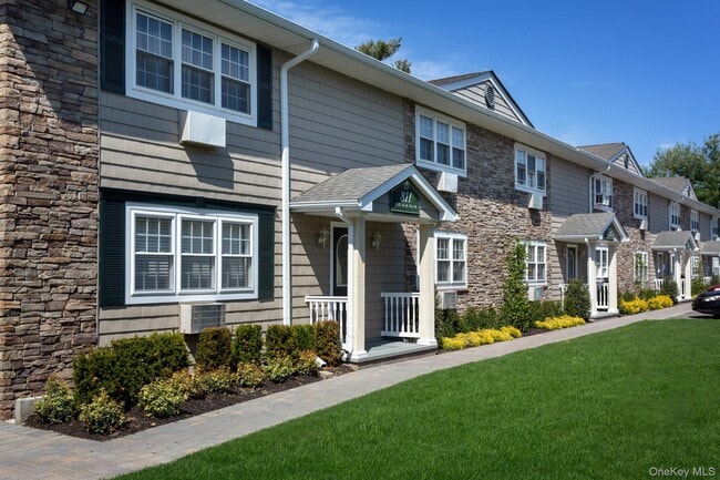 Building Photo - 817 Long Island Ave