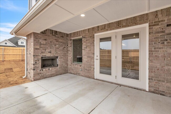 Building Photo - Spacious Edmond Home