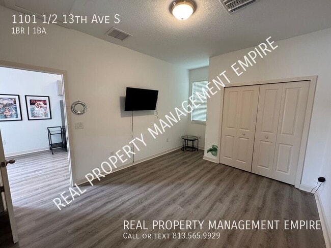 Building Photo - 1101 1/2 13th Ave S-