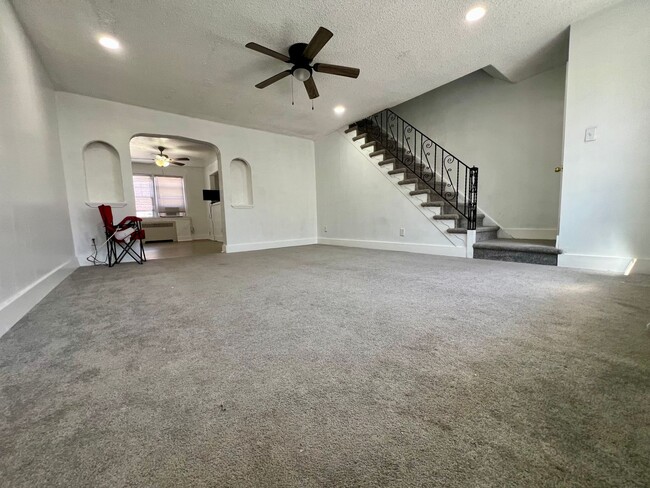 Building Photo - Stunning 3-Bedroom Townhome in Drexel Hill! Available NOW!