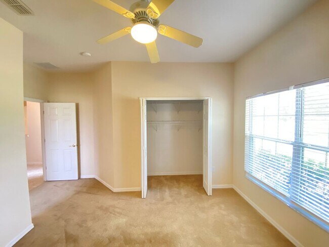 Building Photo - Amazing Solivita 2B/2B, open kitchen to fa...