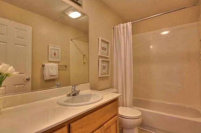 Building Photo - UPGRADED TOWNHOME IN RIVERMARK SOUGHT-AFTER WALK-UP SETTING