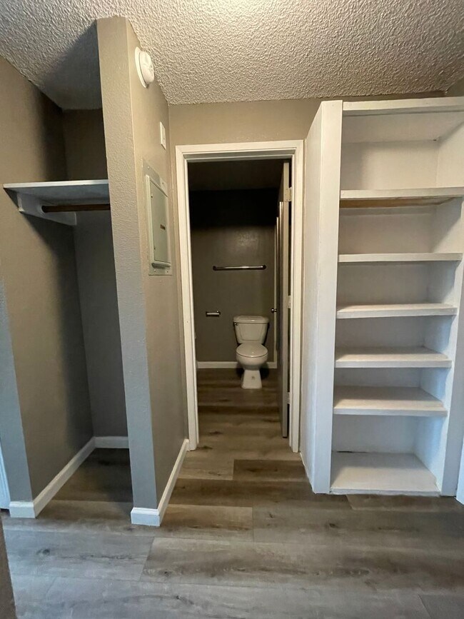 Building Photo - Studio Apartment