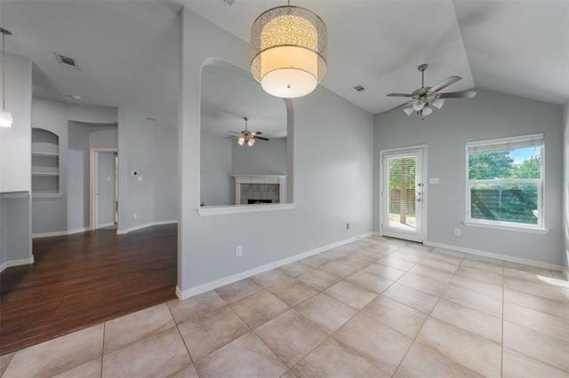 Building Photo - 2945 Mandalay Dr