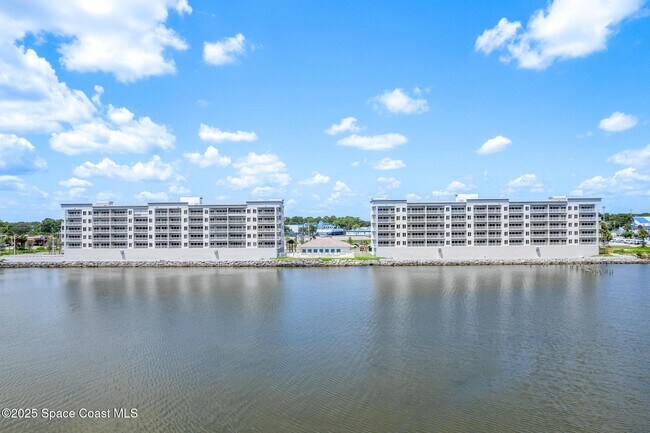 Building Photo - 1805 Riverside Dr