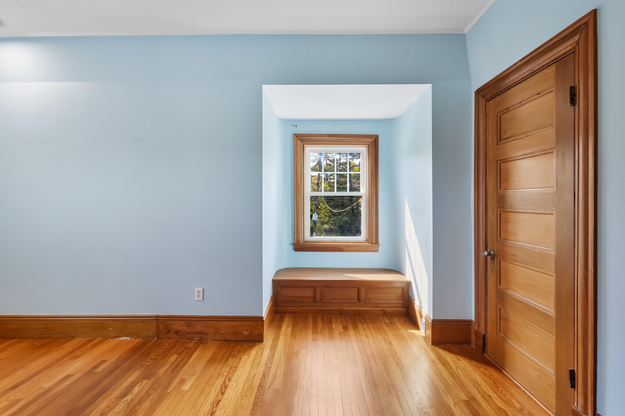 Building Photo - 583 Watertown St
