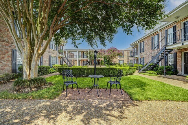 Building Photo - 6402 Del Monte Dr